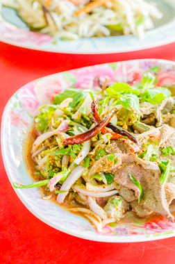 Baharatlı karaciğer salata