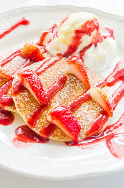 Pfannkuchen Erdbeere — Stockfoto