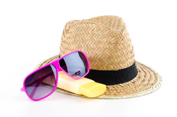 Шляпа, солнечные очки и лосьон для тела — стоковое фото