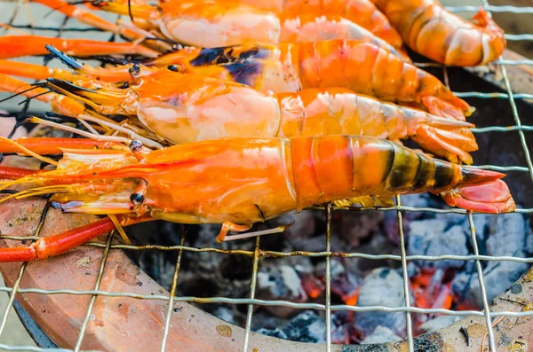 Camarões grelhados para churrasco — Fotografia de Stock