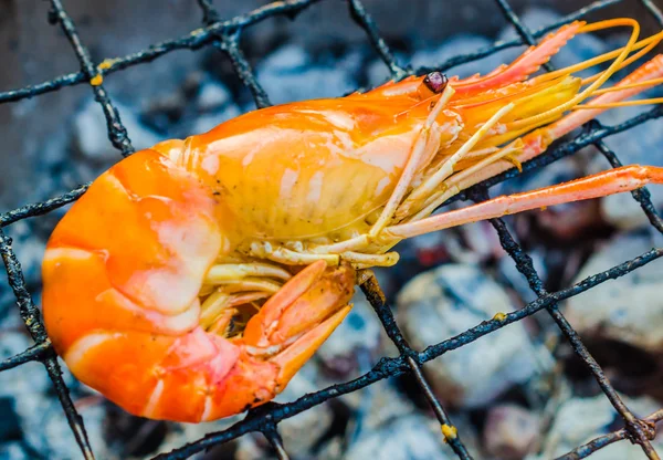 Camarões grelhados para churrasco — Fotografia de Stock