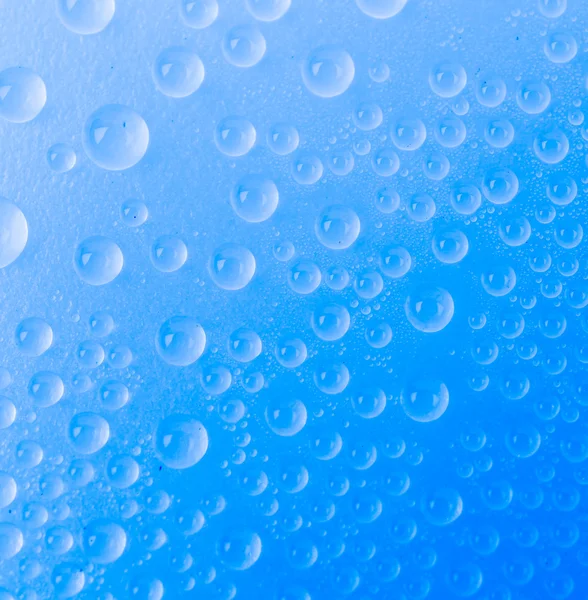 Gotas de agua sobre fondo de color —  Fotos de Stock