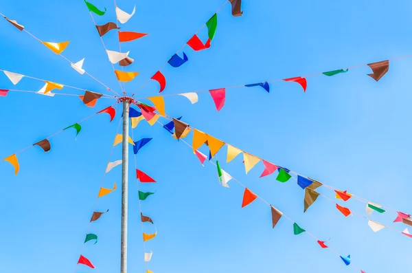 Drapeaux de fête couleur — Photo