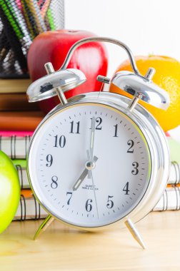 Not Defteri, saat, kurşun kalem, elma