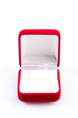kırmızı bir mücevher kutusu