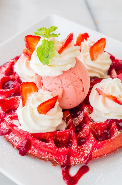 Strawberry waffle — Stock Photo, Image