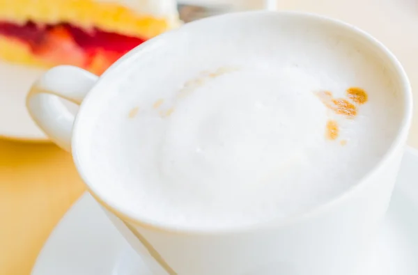 Kaffee im weißen Becher — Stockfoto