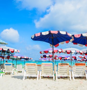 Koh Larne Adası tropik sahil