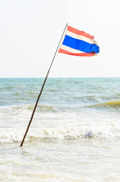 Bandera de Tailandia en el mar —  Fotos de Stock