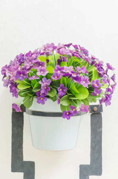 Plastic flowers — Stock Photo, Image