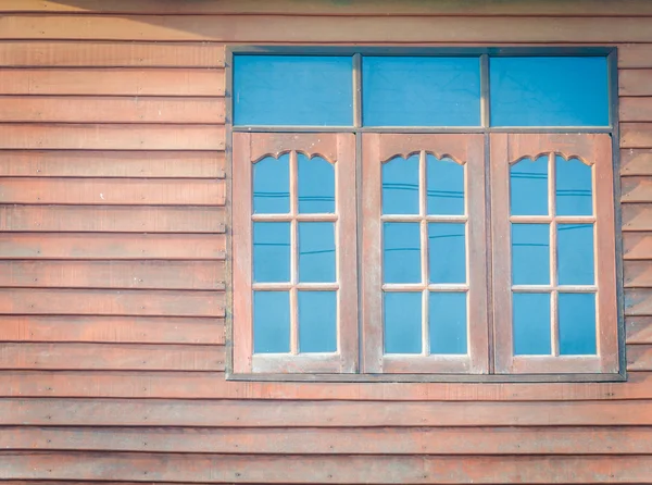 Gamla trä fönster — Stockfoto