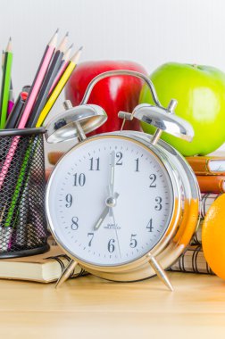Not Defteri, saat, kurşun kalem, elma