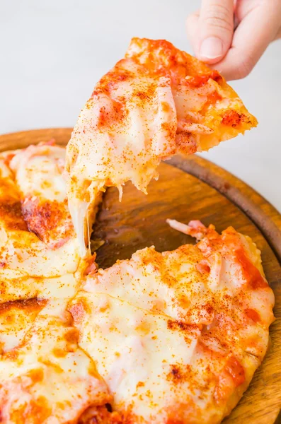 Pizza alarak el