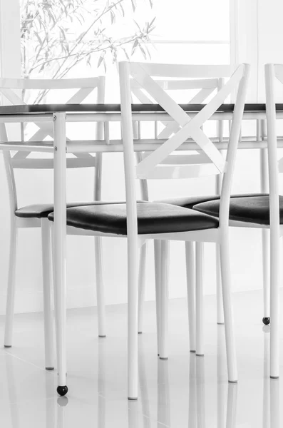 Tafel en stoelen — Stockfoto