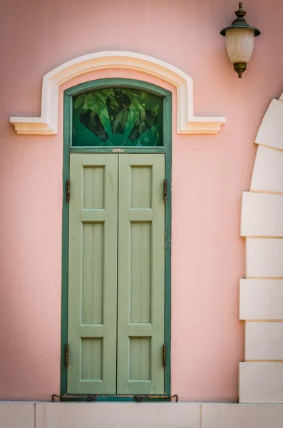 古い古典的なドア — ストック写真