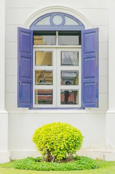 Holzfenster — Stockfoto