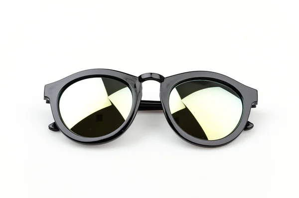 Солнечные очки на белом — стоковое фото