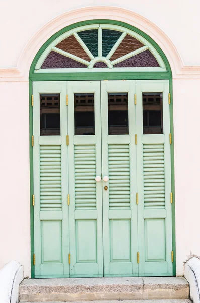 Green doors — Stock Photo, Image