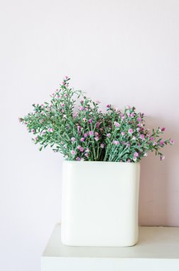 plastik çiçek vazosu