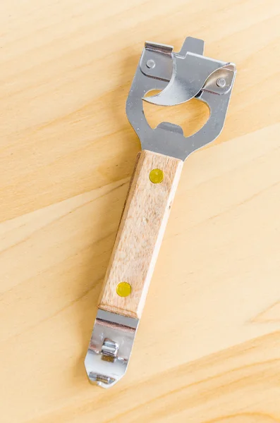Консервный нож — стоковое фото