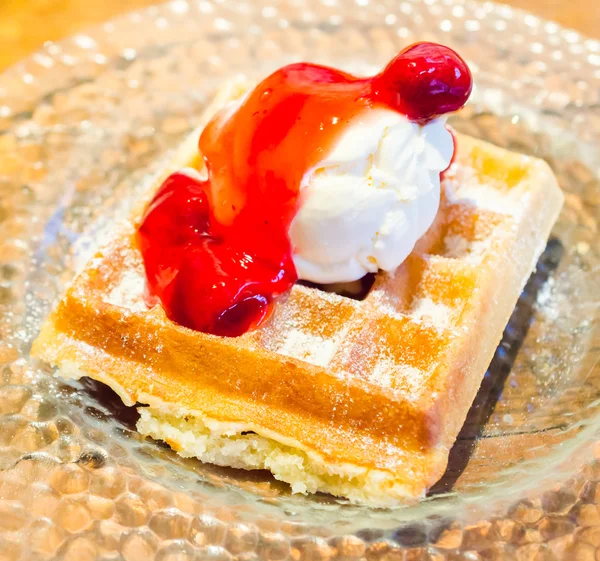 Waffle con helado — Foto de Stock