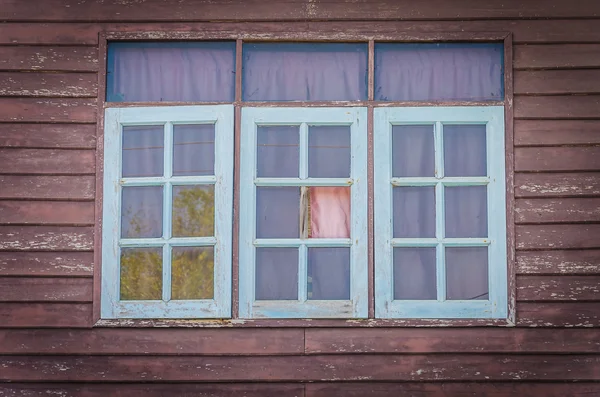 Vieilles fenêtres en bois — Photo