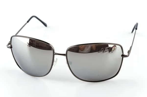 Sluneční brýle na bílém pozadí — Stock fotografie