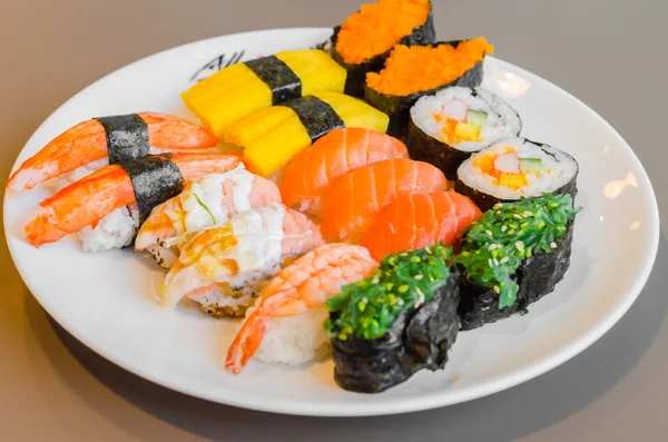 Sushi comida japonesa — Foto de Stock