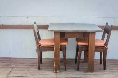 Sahilde akşam yemeği.