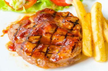 Barbekü ızgara domuz eti biftek