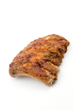 Barbekü domuz eti izole beyaz arka kaburgalar