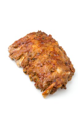 Barbekü domuz eti izole beyaz arka kaburgalar
