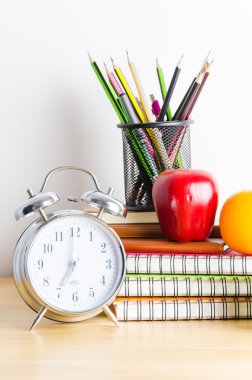 geri okul, not defteri, saat, kurşun kalem, ahşap tabl apple için