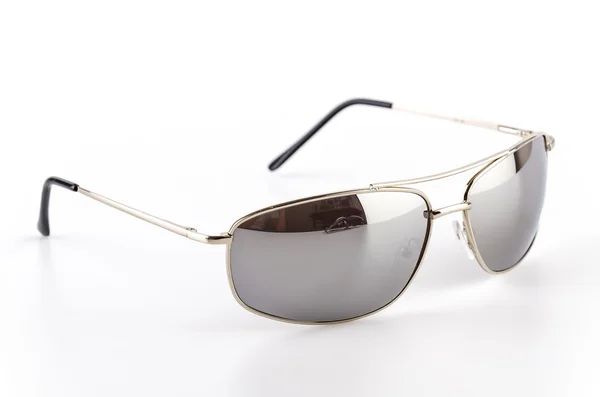 Óculos de sol isolado fundo branco — Fotografia de Stock