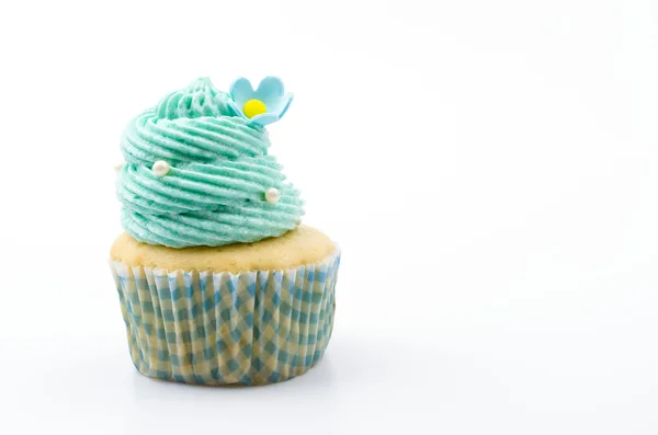 Vanille cupcakes geïsoleerde witte achtergrond — Stockfoto