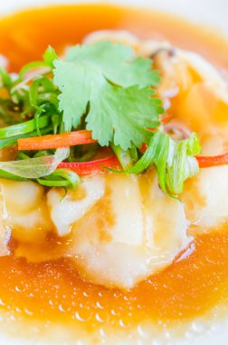 Soya soslu balık buğulama