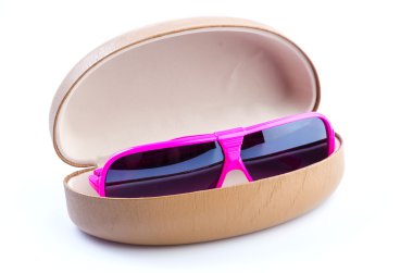 pembe güneş gözlüğü
