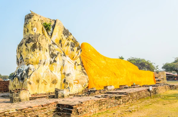 Buda sueño estatua en wat lokayasutharam templo en Ayutthaya — Foto de Stock