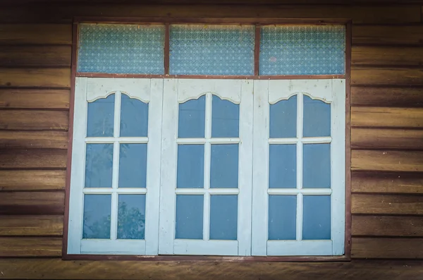 Stare okna drewniane — Zdjęcie stockowe