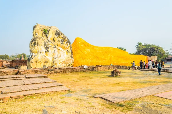 Sömn Buddhastatyn i templet wat lokayasutharam i på ayutthaya — Stockfoto