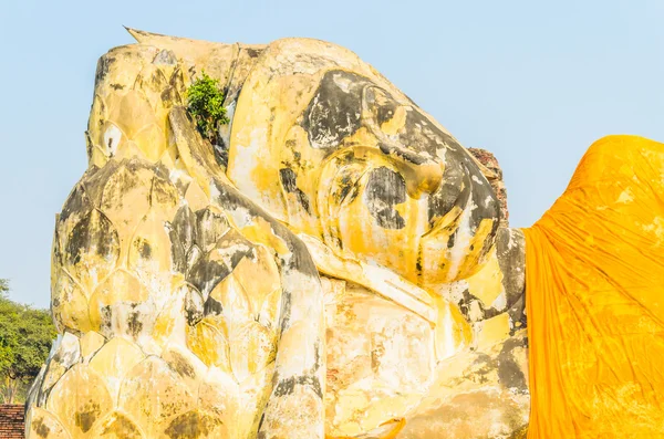 Spánek socha Buddhy v lokayasutharam chrámu wat v v ayutthaya — Stock fotografie