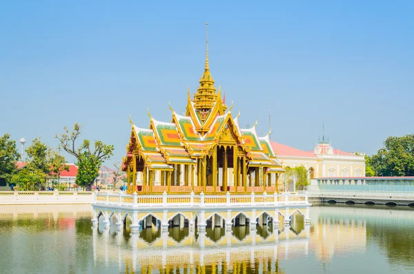 Het platform bang pa in paleis thailand — Stockfoto