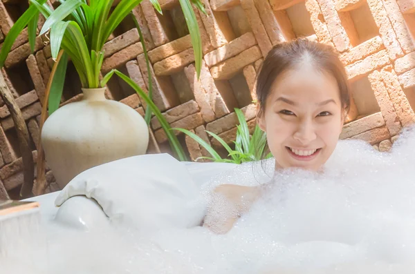 Женская гидромассажная ванна — стоковое фото