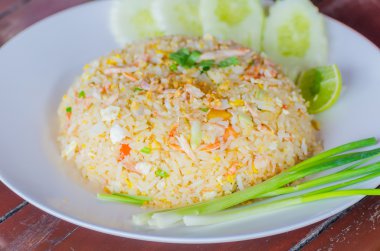 Kızarmış pirinç.