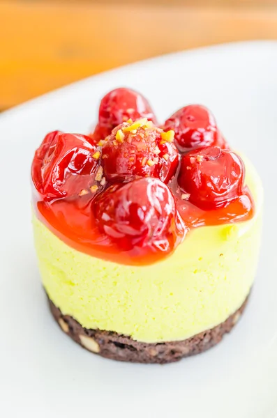 Cheesecake on white plate — Stock Photo, Image