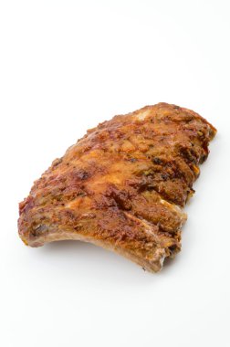 Barbekü domuz eti izole beyaz arka kaburgalar