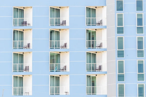 Edificio de oficinas de Windows fondo — Foto de Stock