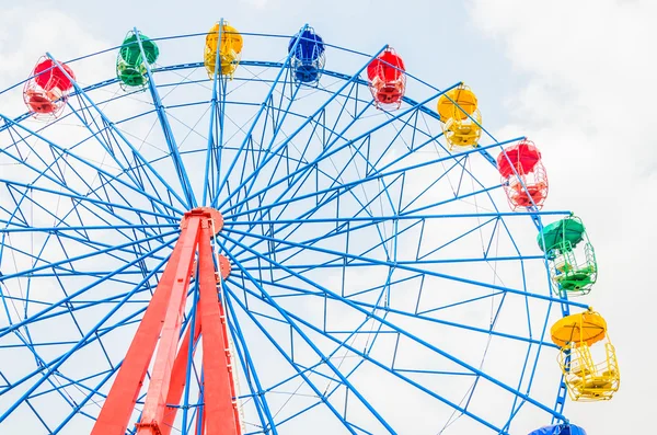 Vintage ferris wheel in het park — Stockfoto