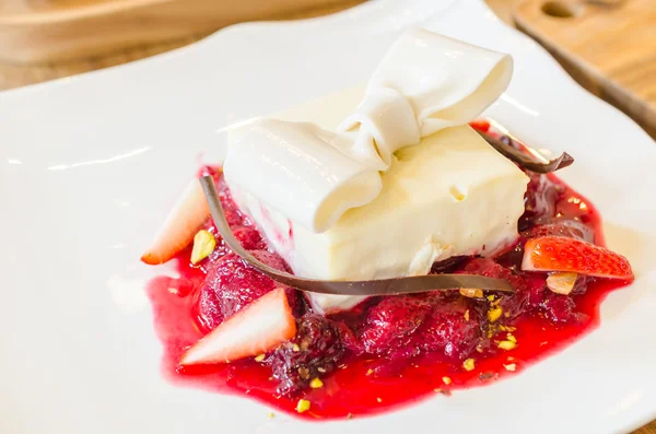 Strawberry dessert — Stock Photo, Image