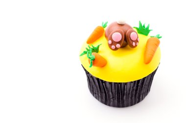 Paskalya kek izole beyaz arka plan